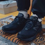 New Balance 990v6 Made in USA Triple Black U990BB6 스니커즈 – 프리미엄 스웨이드와 메쉬 스니커즈 (트리플 블랙)