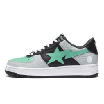 엠보싱 디테일과 민트 스타 로고가 있는 BAPE STA 그레이 블랙 민트 스니커즈