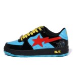 검은색, 파란색, 빨간색 디자인의 BAPE STA x Marvel 블랙 위도우 스니커즈