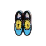 검은색, 파란색, 빨간색 디자인의 BAPE STA x Marvel 블랙 위도우 스니커즈