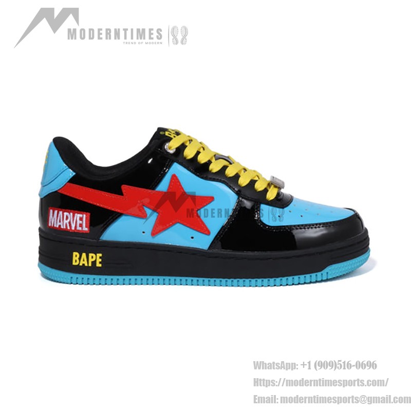 검은색, 파란색, 빨간색 디자인의 BAPE STA x Marvel 블랙 위도우 스니커즈