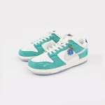 Nike x Kasina Dunk Low 'Road Sign' CZ6501-101 - Straßenzeichen-Kollaborations-Sneaker in Sail, Blau und Rot