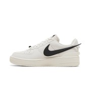 AMBUSH x Nike Air Force 1 Low 'Phantom' - Stilvolle Off-White Sneaker mit Verlängertem Schwarzen Swoosh | DV3464-002