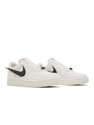 AMBUSH x Nike Air Force 1 Low 'Phantom' - Stilvolle Off-White Sneaker mit Verlängertem Schwarzen Swoosh | DV3464-002