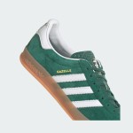 Adidas Gazelle Indoor IG1596 - Grüne Wildleder-Sneaker mit Weißen Streifen & Gummisohle