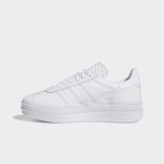 Adidas Gazelle Bold IE5130 ホワイトレザーとプラットフォームソールのスニーカー