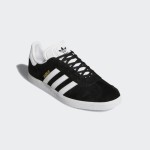 Adidas Gazelle BB5476 Schwarze Wildledersneaker mit weißen Streifen