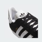 Adidas Gazelle BB5476 Schwarze Wildledersneaker mit weißen Streifen