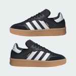 Adidas Samba XLG IE1379 Schwarze Sneaker mit Silbernen Streifen und Wildleder-Details