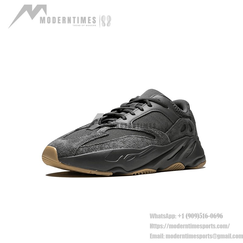 アディダス Yeezy Boost 700 Utility Black FV5304 - ミニマルなオールブラックデザインと快適なクッション性