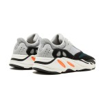 아디다스 Yeezy Boost 700 Wave Runner B75571 - 멀티컬러 디자인과 편안한 쿠셔닝