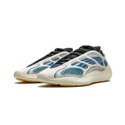 アディダス Yeezy 700 V3 Kyanite GY0260 - 光沢デザインと快適な履き心地のトレンドスニーカー