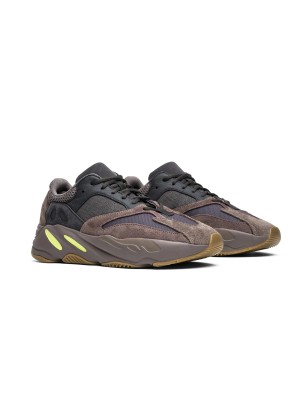 アディダス Yeezy Boost 700 Inertia EG7597 - 爽やかなグレーとブルーの配色と快適なクッション性スニーカー