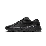 Adidas Yeezy Boost 700 V2 "Vanta" FU6684 - Elegantes All-Black-Design mit Boost-Komfort