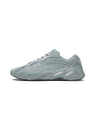 아디다스 Yeezy Boost 700 V2 Hospital Blue FV8424 - 부드러운 블루 컬러와 편안한 쿠셔닝 스니커즈