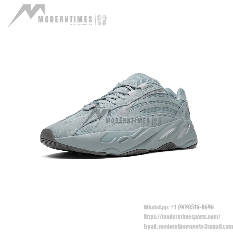 Adidas Yeezy Boost 700 V2 Hospital Blue FV8424 - ソフトブルーカラーのスニーカー