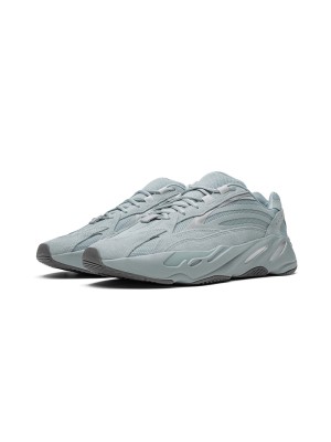 아디다스 Yeezy Boost 700 V2 Hospital Blue FV8424 - 부드러운 블루 컬러와 편안한 쿠셔닝 스니커즈