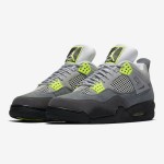 회색과 네온의 Air Jordan 4 Retro SE Neon 95 CT5342-007 스니커즈