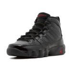 Air Jordan 9 Retro "Bred Patent" ブラックパテントレザーとレッドバスケットボールスニーカー