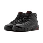 Air Jordan 9 Retro "Bred Patent" ブラックパテントレザーとレッドバスケットボールスニーカー