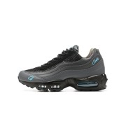 Corteiz x Nike Air Max 95「エーゲアンストーム」FB2709-002 | ブラックグレー・ブルーコラボ復刻ランニングシューズ | エアクッショントレンドスニーカー | 男女兼用