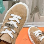 Hermes H232176Z 90350 Beige & White Sneakers – Iconic Design and Craftsmanship Hermes Mens Sneaker H232176Z 90350 in Beige and White – Front View of Luxury Sneakers with Contrasting Stripes