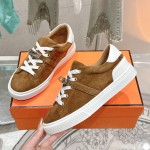 Hermes H232176Z 90350 Brown & White Sneakers – Iconic Design and Premium Craftsmanship Hermes Mens Sneaker H232176Z 90350 in Brown and White – Front View of Luxury Sneakers with Contrasting Stripes