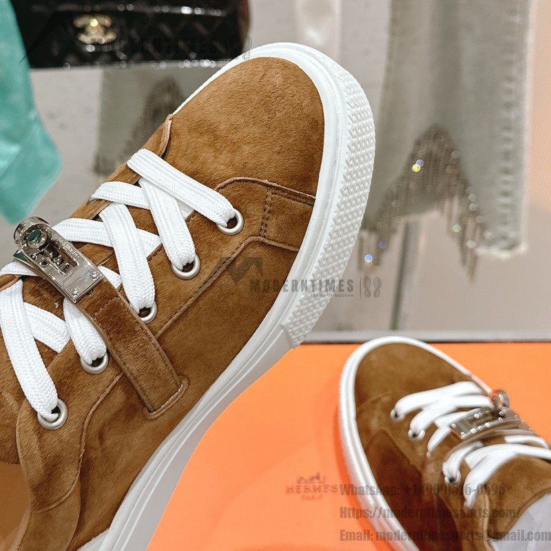 Hermes H232176Z 90350 Brown & White Sneakers – Iconic Design and Premium Craftsmanship Hermes Mens Sneaker H232176Z 90350 in Brown and White – Front View of Luxury Sneakers with Contrasting Stripes
