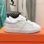 Hermes H232176Z 90350 Beige & White Sneakers – Iconic Design and Craftsmanship Hermes Mens Sneaker H232176Z 90350 in Beige and White – Front View of Luxury Sneakers with Contrasting Stripes