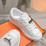 Hermes H232176Z 90350 Beige & White Sneakers – Iconic Design and Craftsmanship Hermes Mens Sneaker H232176Z 90350 in Beige and White – Front View of Luxury Sneakers with Contrasting Stripes