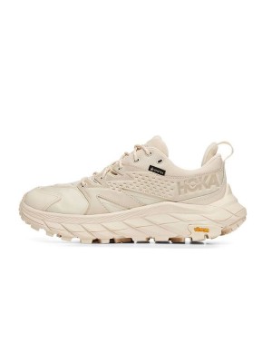 HOKA ONE ONE Anacapa Low GORE-TEX 1130531-ESSN 방수 하이킹화 | Eggnog & Shifting Sand 경량 쿠션 올터레인 신발 | 내구성과 통기성이 뛰어난 고성능 야외 신발