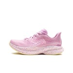 HOKA Mach 6 ランニングシューズ、ピンクトワイライトとレモネードカラー、軽量クッションとスタイリッシュなデザイン。