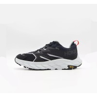 HOKA ONE ONE x WTAPS コラボ Anacapa Low Gore-Tex トレイルシューズ (1155397-JTB) - ジェットブラック、防水Vibramアウトソール付き