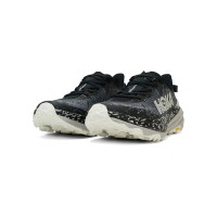 HOKA Speedgoat 6 Herren Trailrunning-Schuhe (1147791-BKSTR) - Schwarz/Stein Reflektiv, Leichte Dämpfung mit Vibram Megagrip-Sohle