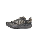 HOKA Clifton LS x Satisfy Laufschuhe in der Farbe Forged Iron, limitierte Edition mit Dämpfung und Wellenmuster-Ästhetik.