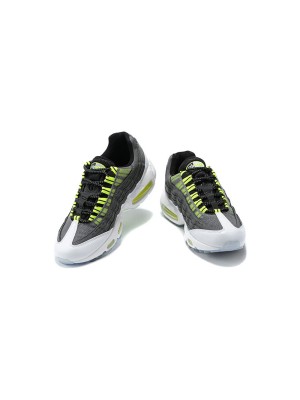 Innovatives Design: Kim Jones x Nike Air Max 95 DD1871-002 Grüne Blitz-Sneaker - Fusion aus Stil und Komfort