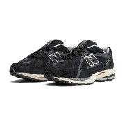 New Balance 1906D Protection Pack Black M1906DD – Sleek Retro Sneakers with Deconstructed Aesthetic