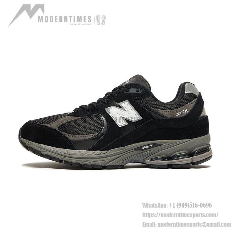 New Balance 2002R Schwarze Sneakers M2002RR1 seitliche Ansicht