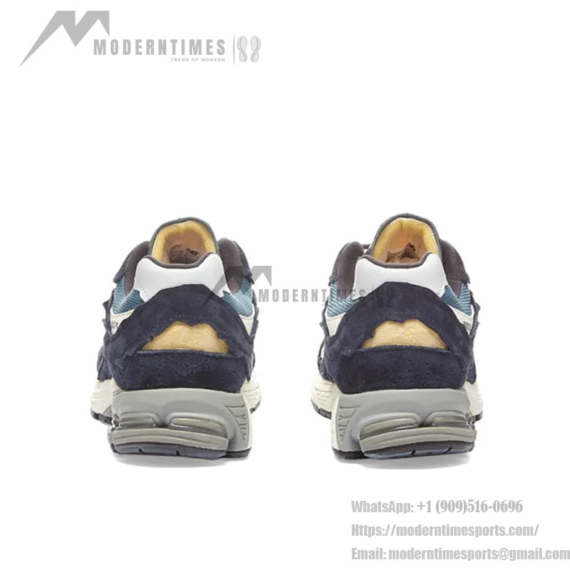 New Balance 2002R Protection Pack Dark Navy M2002RDF 스니커즈 – 스웨이드와 메쉬 디자인