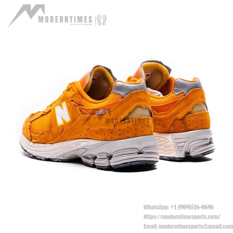 New Balance 2002R Protection Pack Vintage Orange M2002RDE スニーカー – スエードとメッシュデザイン