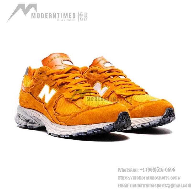 New Balance 2002R Protection Pack Vintage Orange M2002RDE スニーカー – スエードとメッシュデザイン