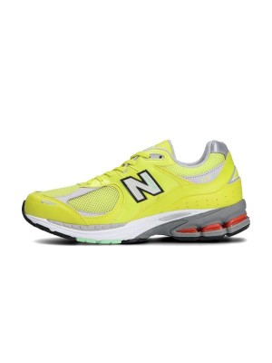 New Balance 2002R Sulphur Yellow M2002RLC – 궁극적인 편안함과 스타일을 제공하는 프리미엄 스웨이드 & 메쉬 스니커즈