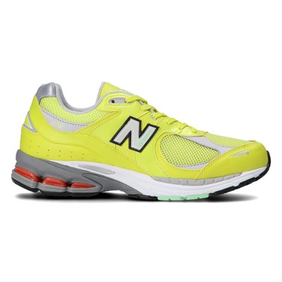 New Balance 2002R Sulphur Yellow M2002RLC – 究極の快適さとスタイルを提供するプレミアムスエード＆メッシュスニーカー