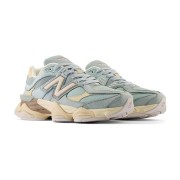 New Balance 9060 "Blue Haze" U9060FNB 레트로 스니커즈 – 부드러운 블루 톤, 프리미엄 스웨이드, 편안한 쿠셔닝, 트렌디 & 다용도