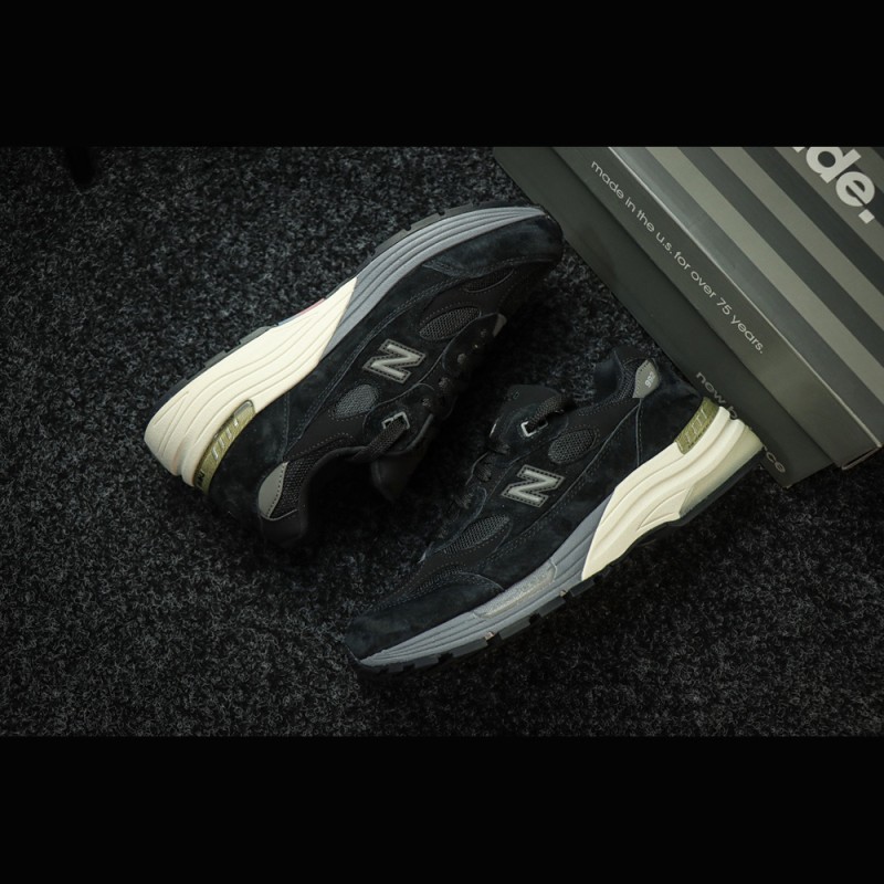 New Balance M992BL Black Sneakers Front View – Unisex NB992 Running Shoes