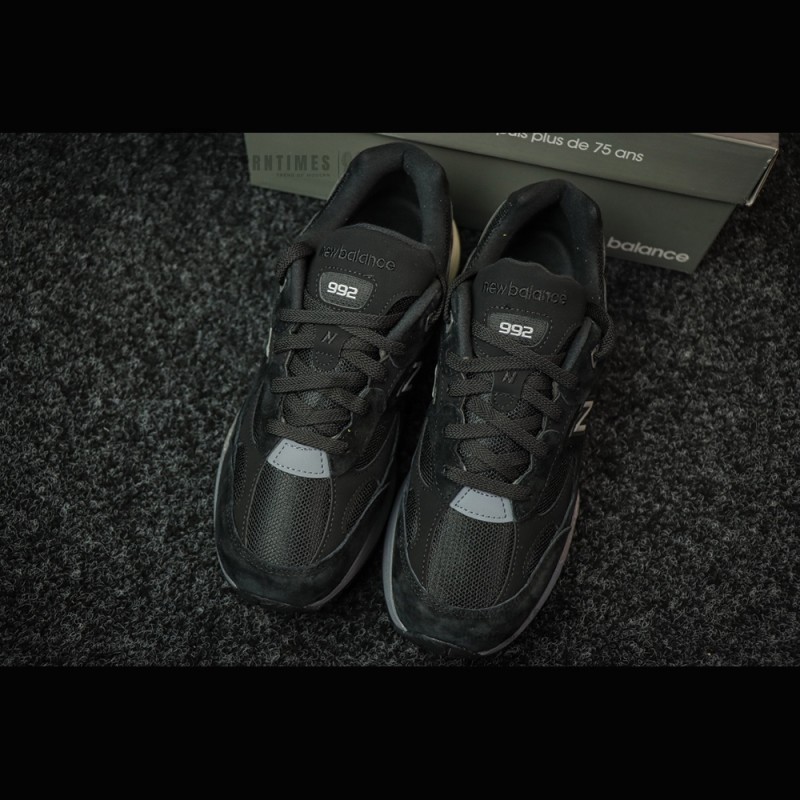 New Balance M992BL Black Sneakers Front View – Unisex NB992 Running Shoes