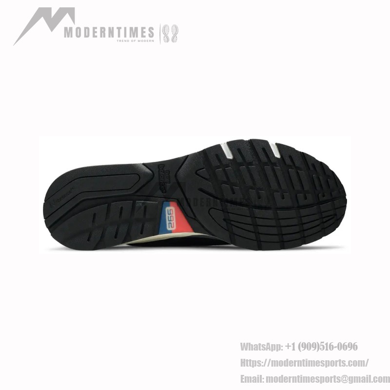 New Balance M992BL Black Sneakers – NB992 Series Lifestyle Shoe New Balance M992BL Black Sneakers Front View – Unisex NB992 Running Shoes