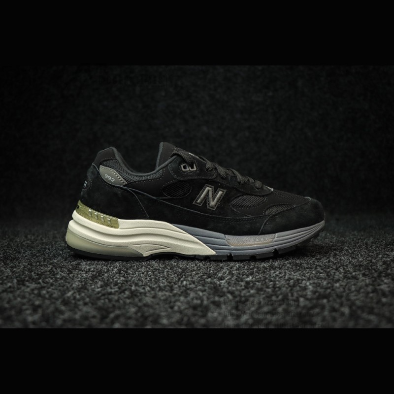 New Balance M992BL Black Sneakers Front View – Unisex NB992 Running Shoes