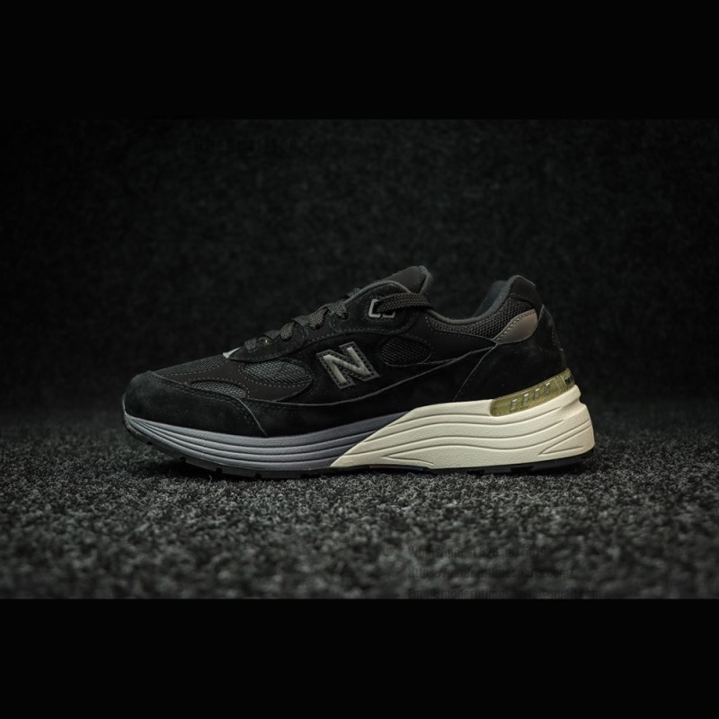 New Balance M992BL Black Sneakers Front View – Unisex NB992 Running Shoes