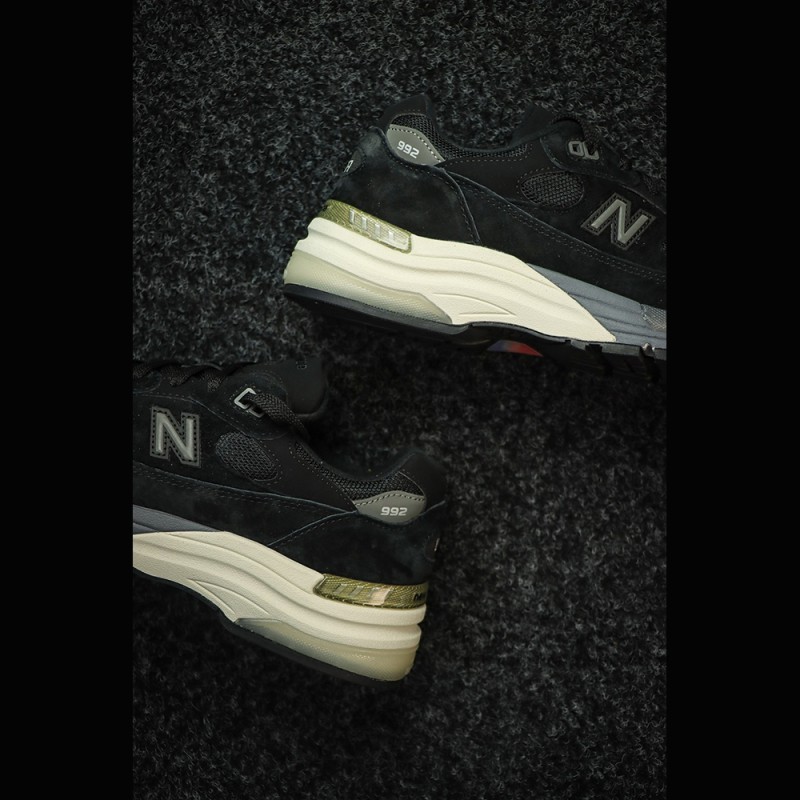 New Balance M992BL Black Sneakers Front View – Unisex NB992 Running Shoes